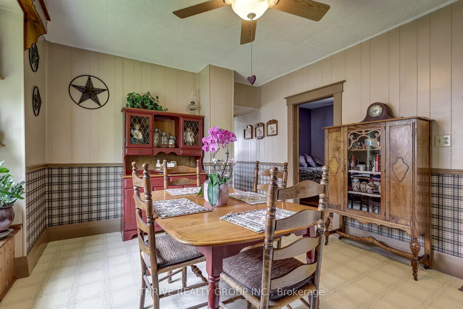 8582 Glendon Drive photo 5