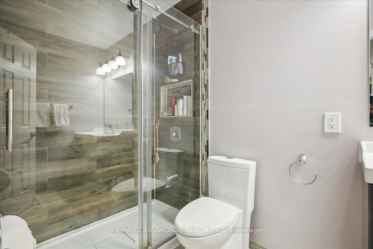 Additional image 13 of 121 L'amoreaux Drive 43