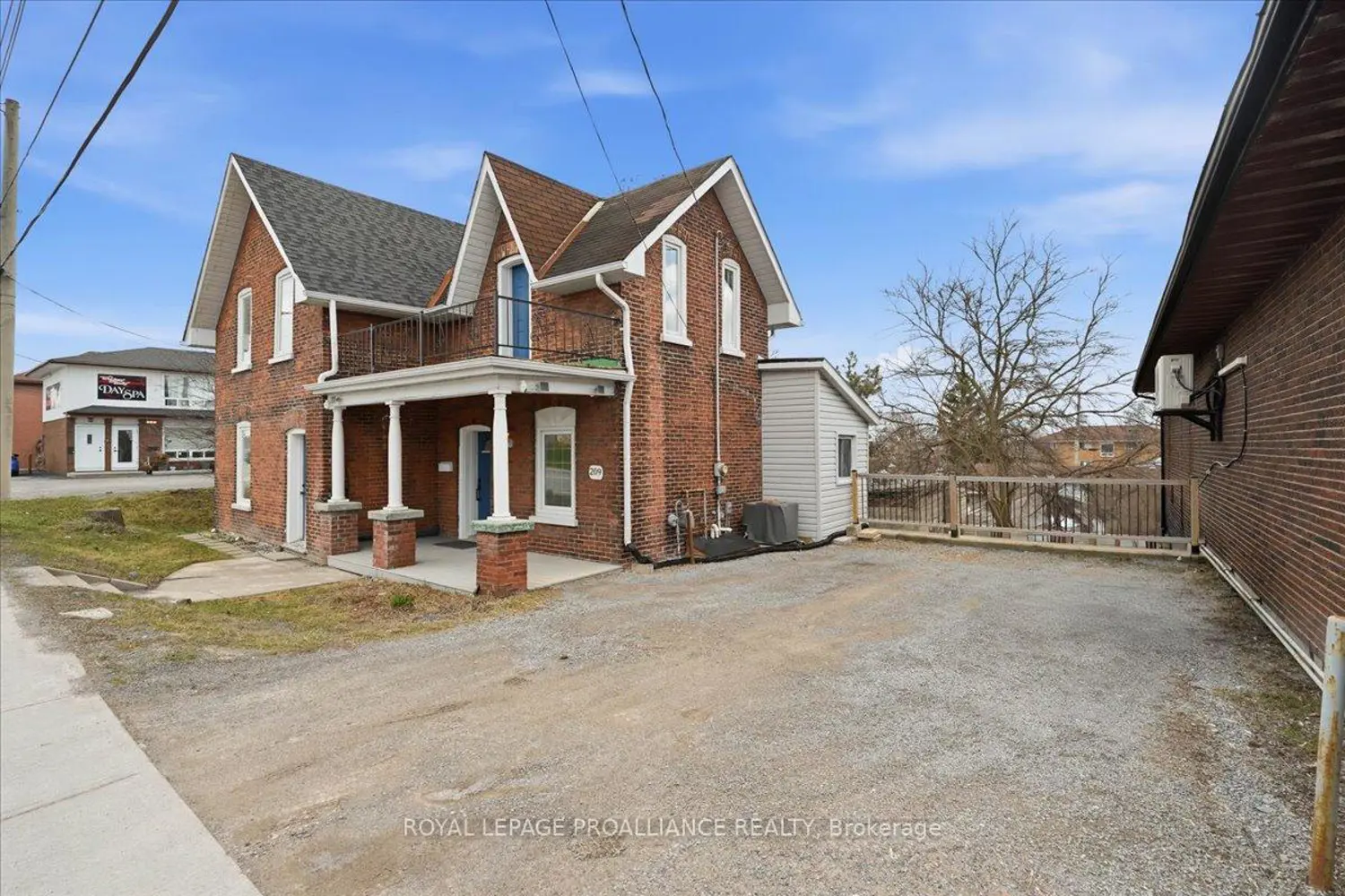 209 Dundas Street photo 3