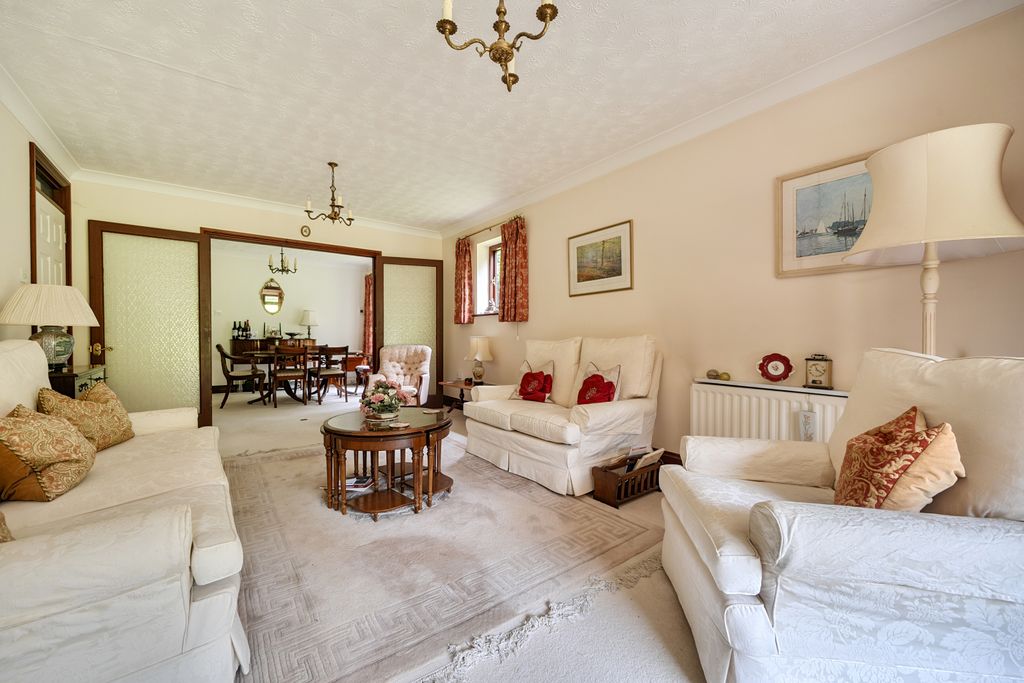 Additional image 2 of 3 bed flat for saleRaylands Mead, Gerrards Cross, Buckinghamshire SL9
