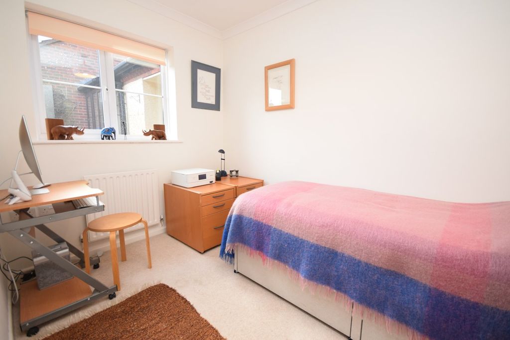 Additional image 10 of 2 bed bungalow for saleStratford Court, Avon Road, Farnham GU9