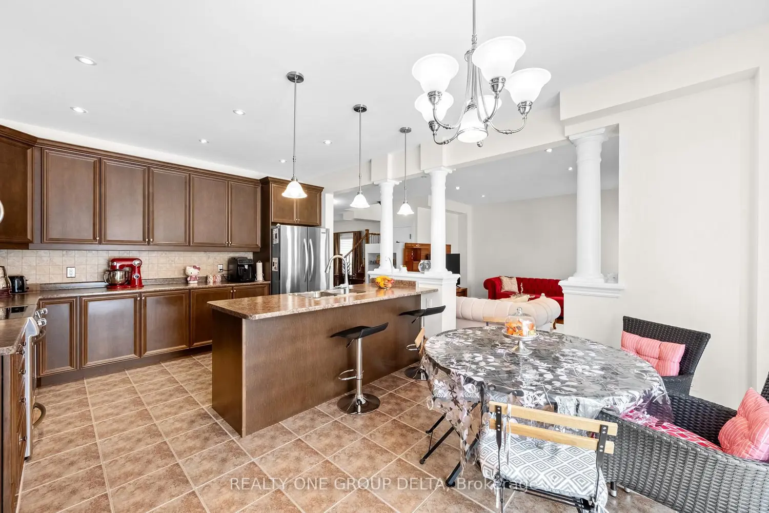 Additional image 4 of 8 Charlemagne Avenue