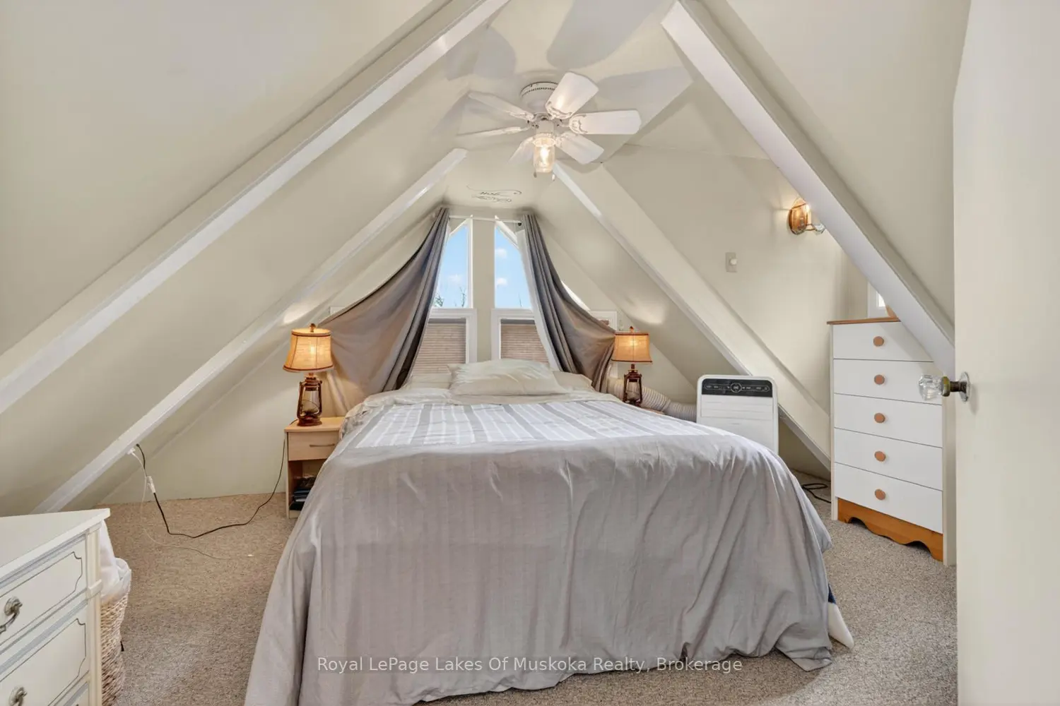 985 Katrine Road photo 3
