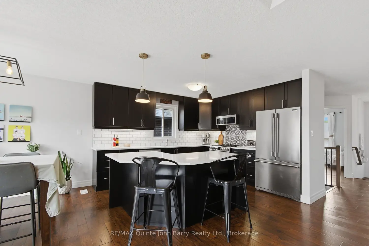 8 Liberty Crescent photo 4