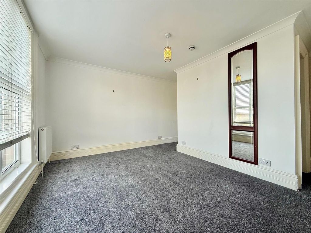 Additional image 5 of 2 bed flat for saleNorfolk Square, Great Yarmouth NR30