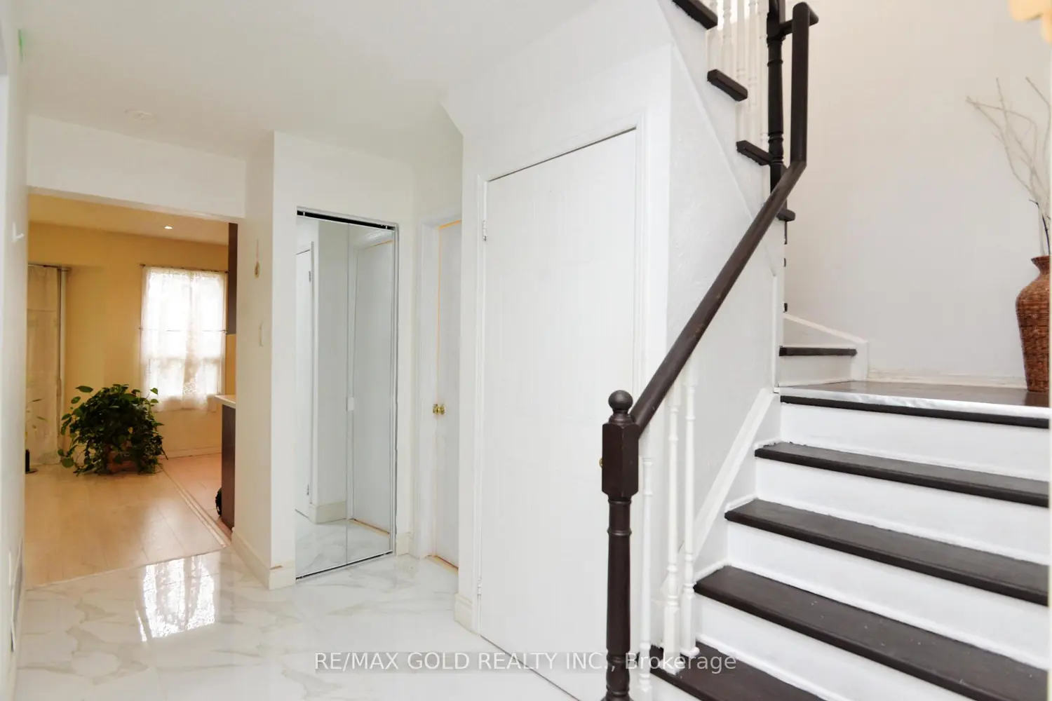 9 Ravenswood Drive photo 2