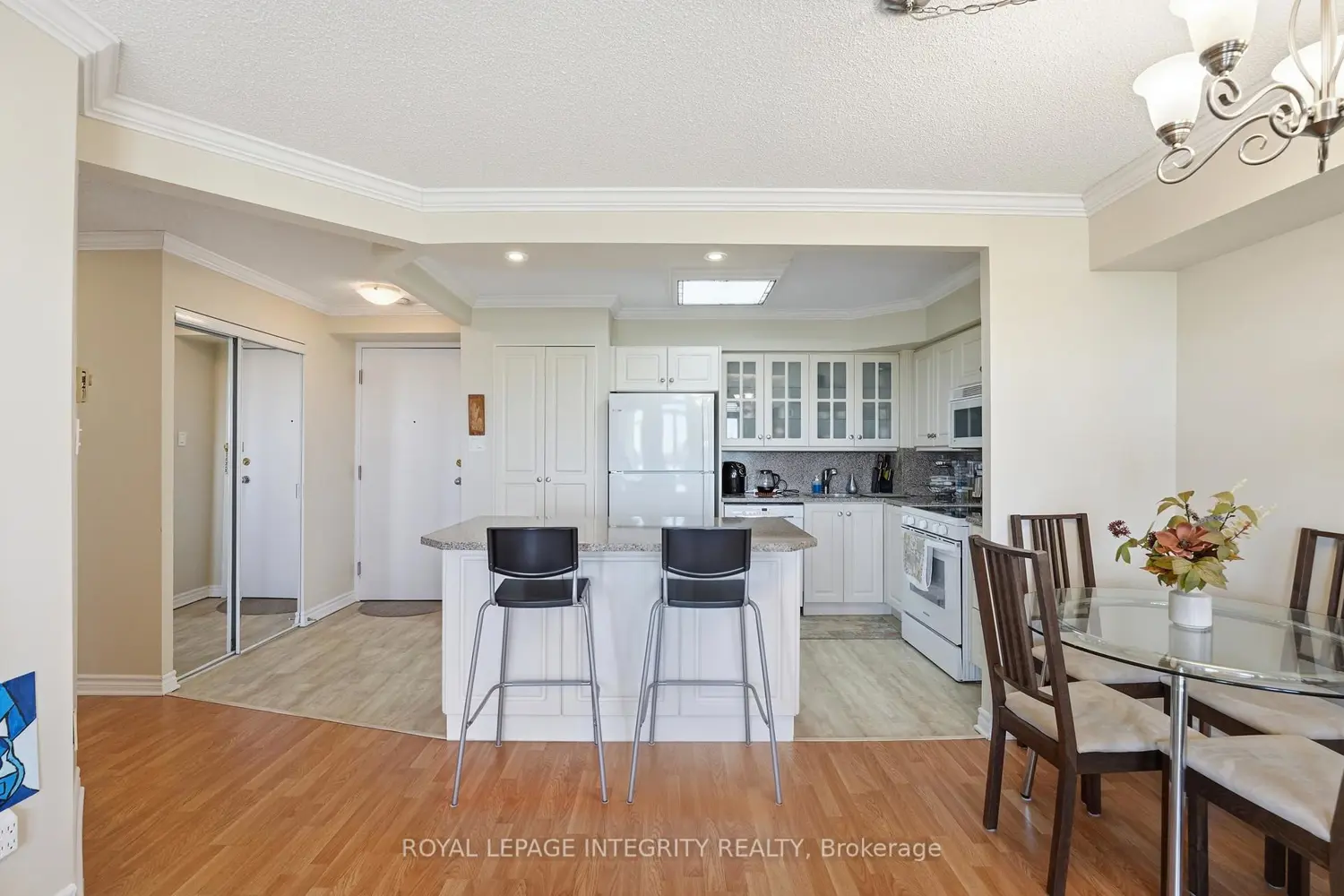 1025 Grenon Avenue 608 photo 4