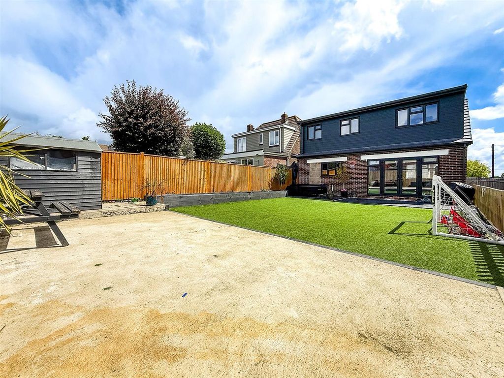 Additional image 18 of 4 bed detached bungalow for saleDore Avenue, Portchester PO16