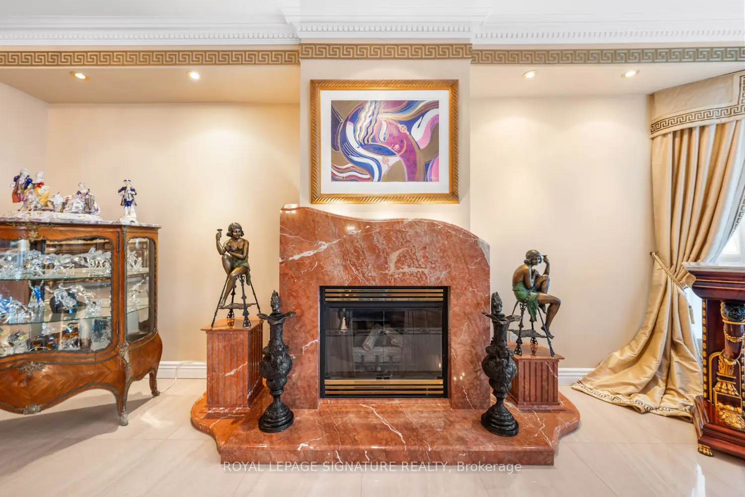 7300 Yonge Street Ph9