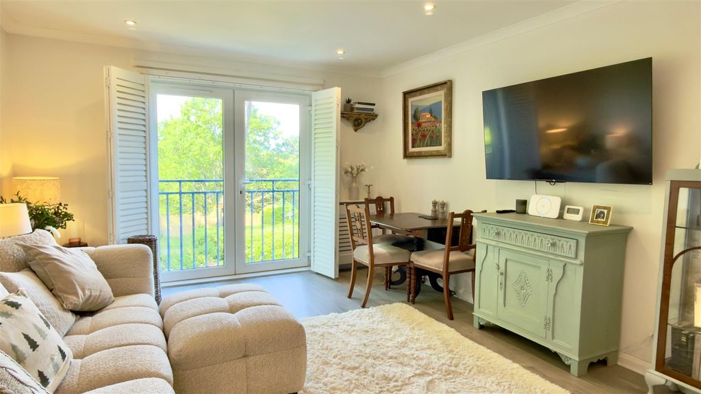 Additional image 4 of 2 bed flat for saleFreshwater, Isle Of Wight PO40