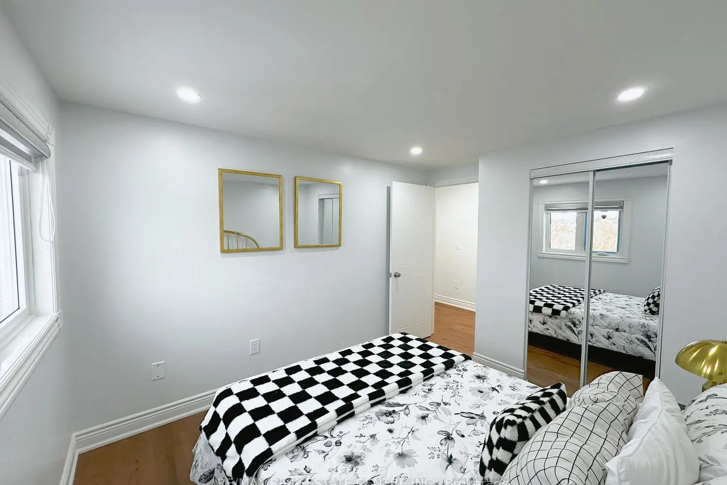 498 Bankside Drive photo 4