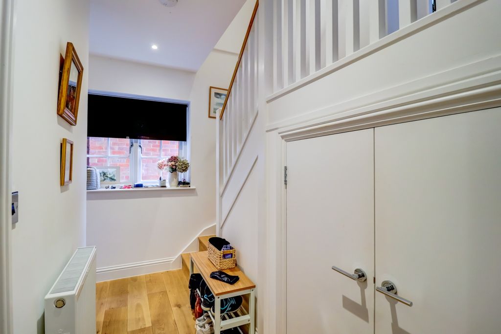 1 bed flat for saleStation Approach, Great Missenden, Buckinghamshire HP16 photo 5
