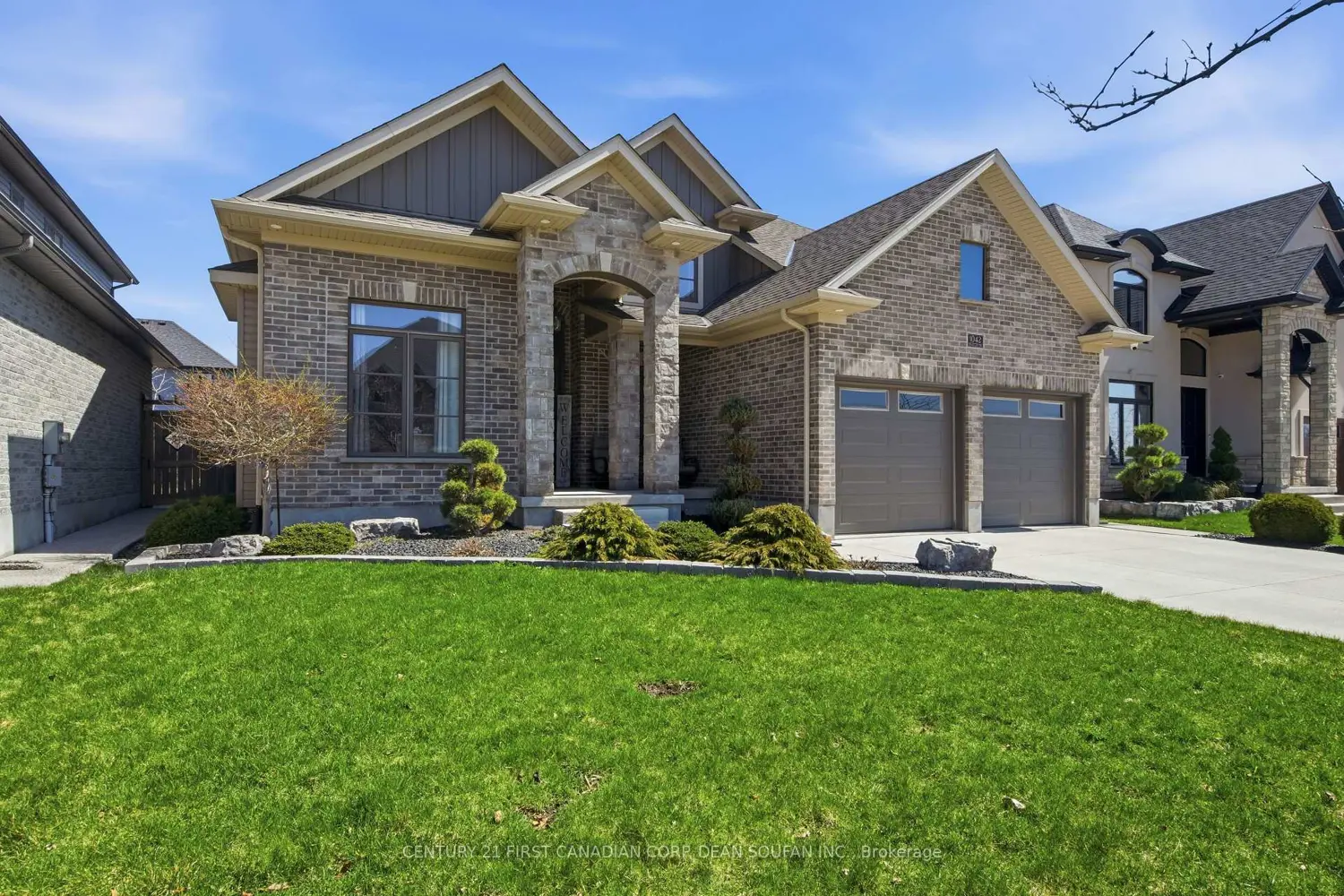 1042 Melsetter Way photo 2
