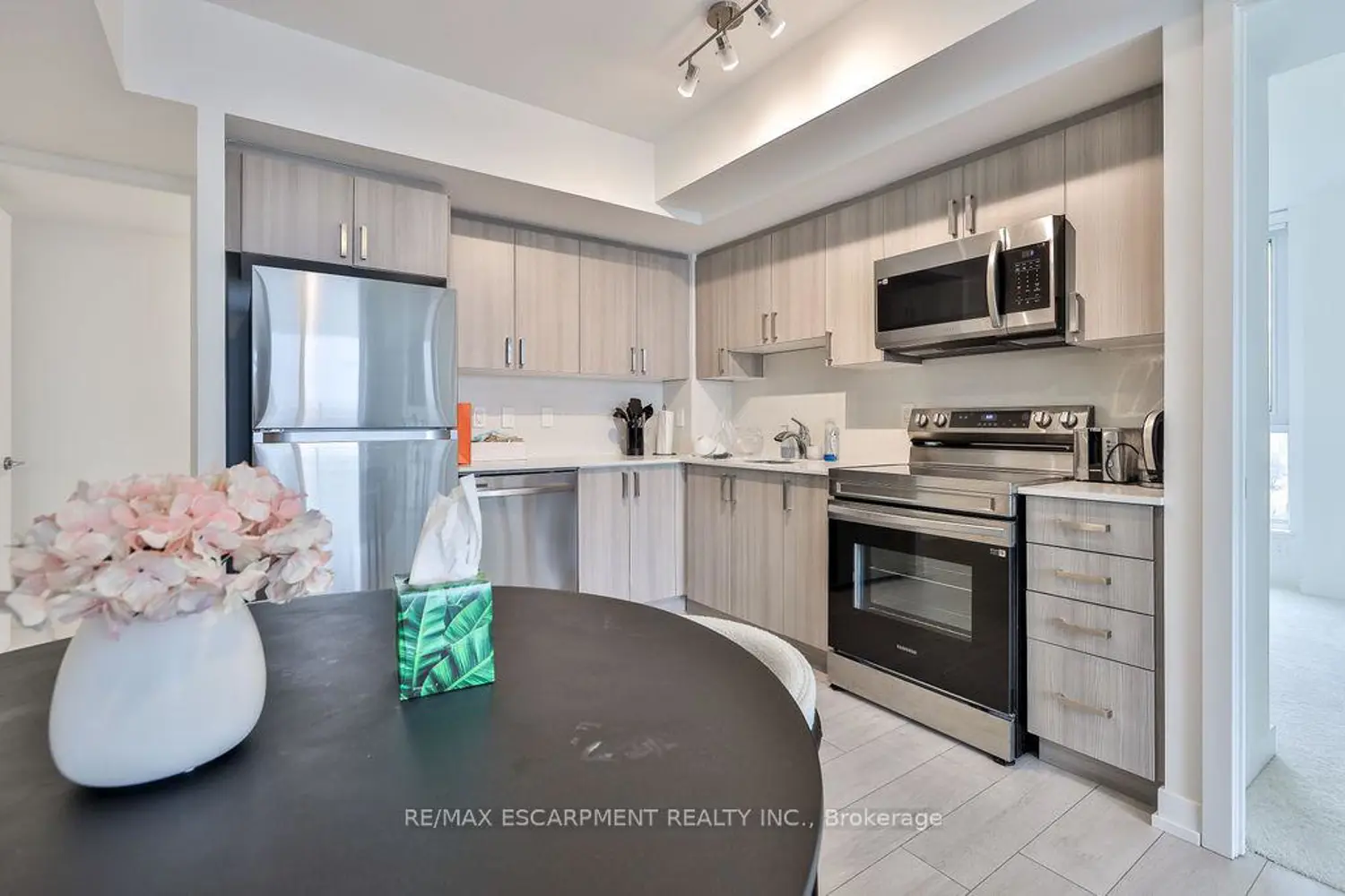 Additional image 8 of 556 Marlee Avenue 606