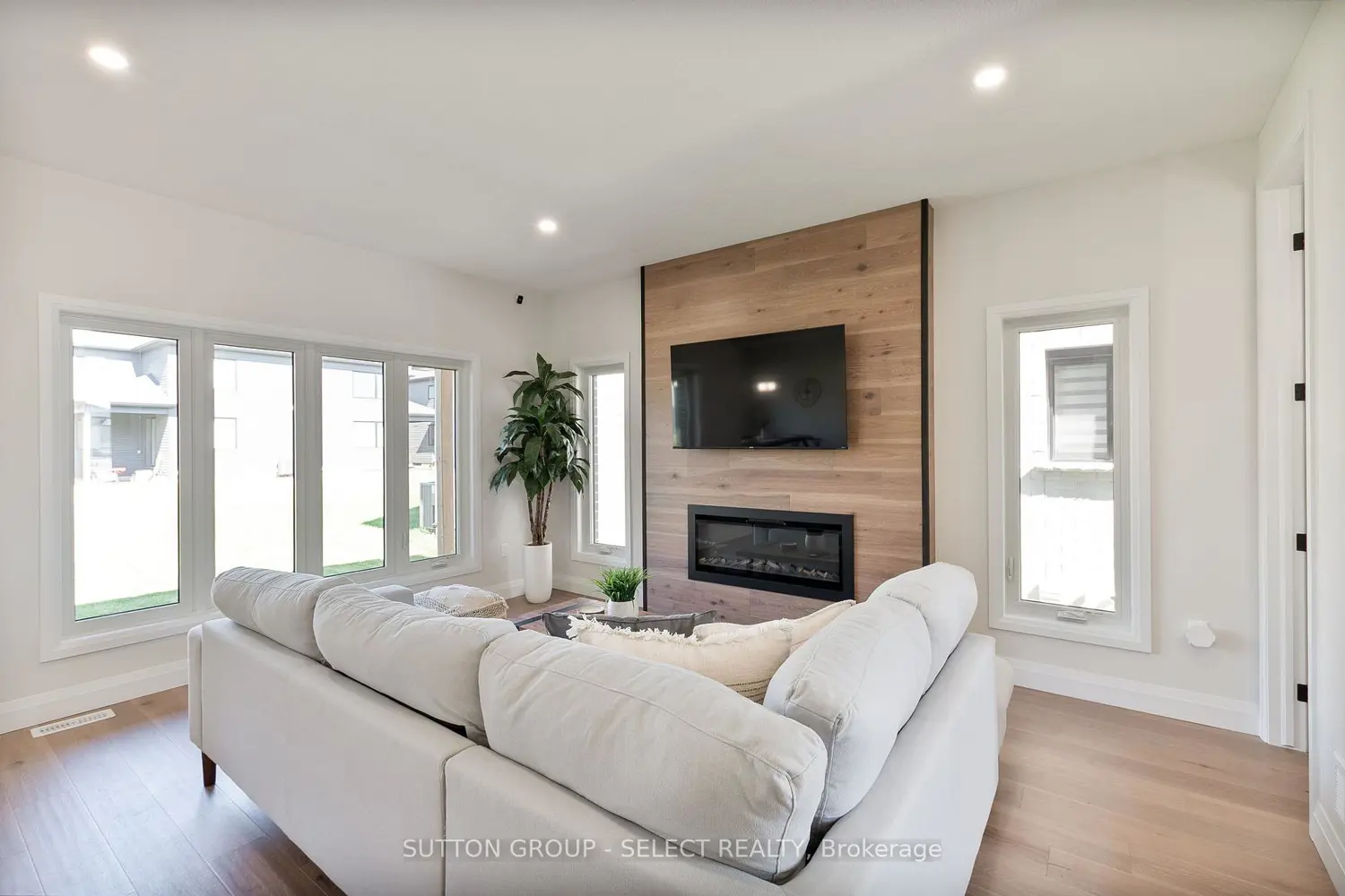 6366 Heathwoods Avenue photo 2