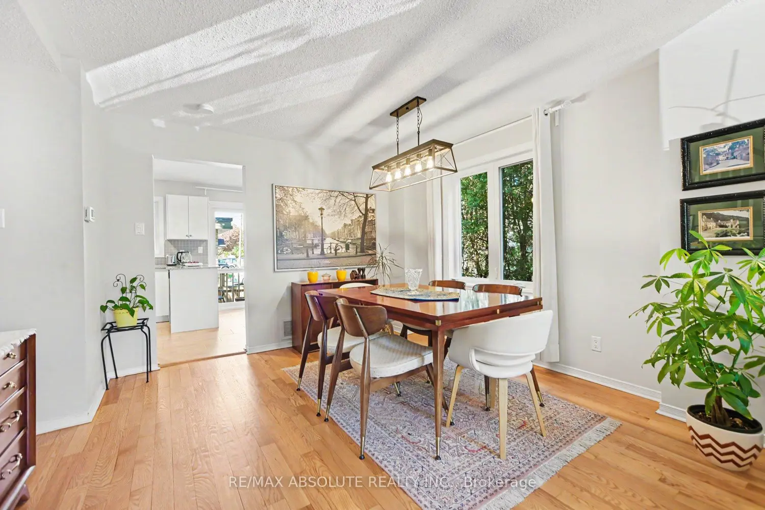 700 Tweesdmuir Avenue photo 4