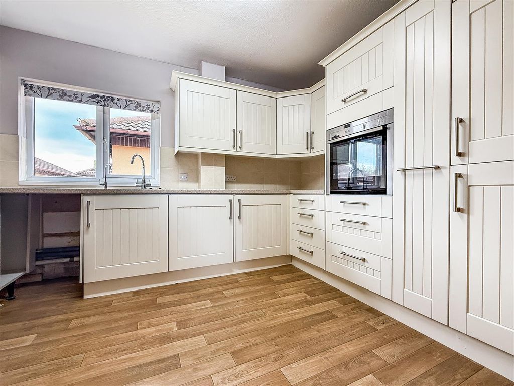 Additional image 6 of 2 bed flat for salePostern Close, Portchester PO16
