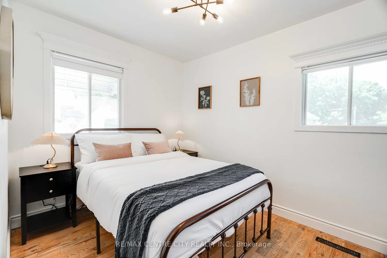 478 Moore Street photo 5