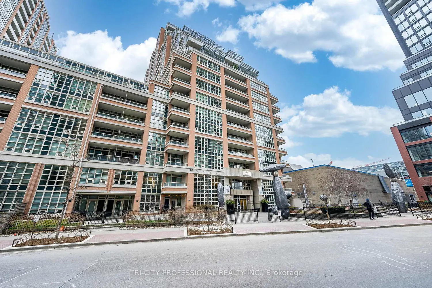 85 E Liberty Street 1713
