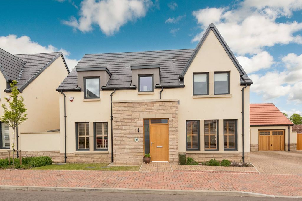 4 bed detached house for sale21 Castlemains Gardens, Dirleton, North Berwick EH39