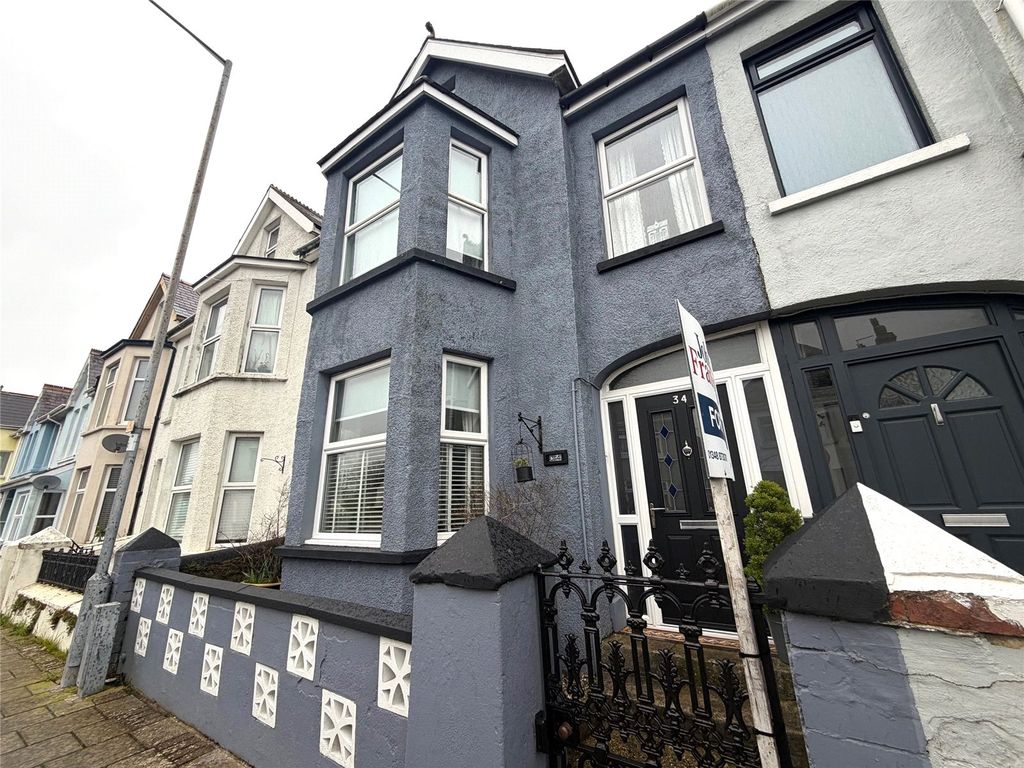 6 bed terraced house for saleVergam Terrace, Fishguard, Pembrokeshire SA65