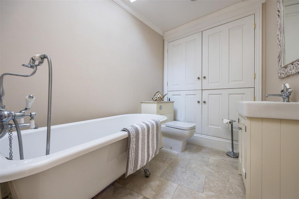 Additional image 12 of 5 bed property for saleCastle Street, Portchester PO16
