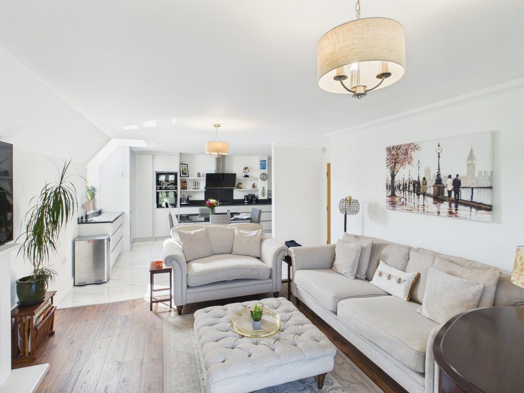 Additional image 2 of 2 bed flat for salePackhorse Road, Gerrards Cross, Buckinghamshire SL9