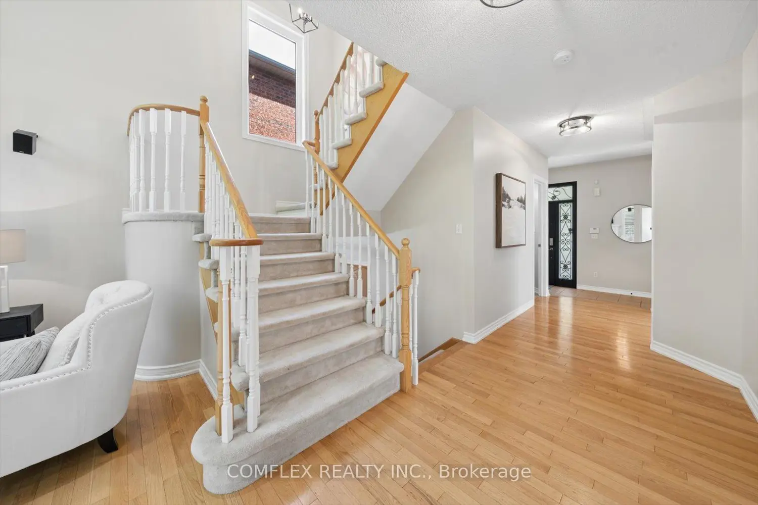 8 Inverary Court photo 3