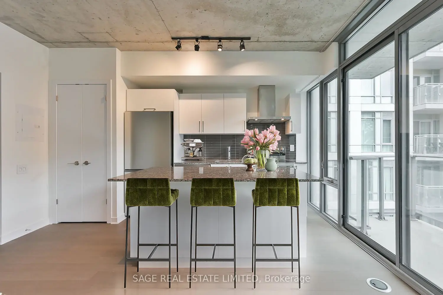 Additional image 6 of 95 Bathurst Street 914