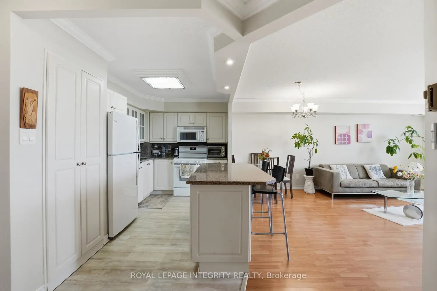 1025 Grenon Avenue 608 photo 2