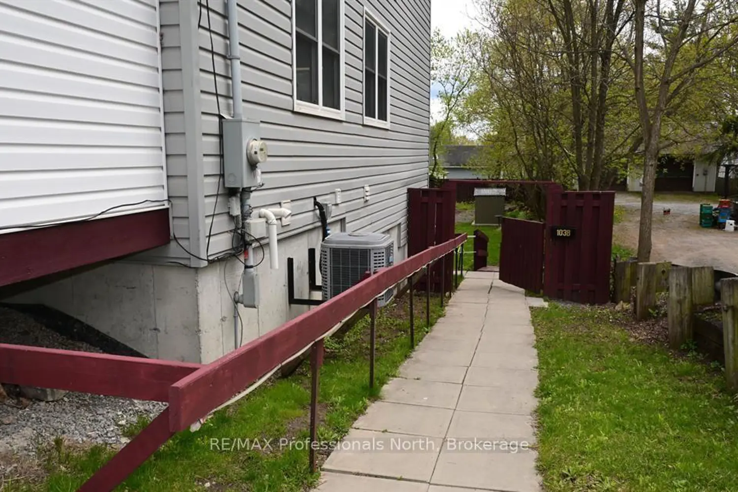 103 St Lawrence Street photo 4