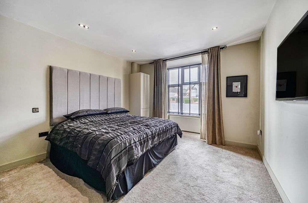 Additional image 8 of 3 bed bungalow for saleFernhill Road, Farnborough, Hampshire GU14