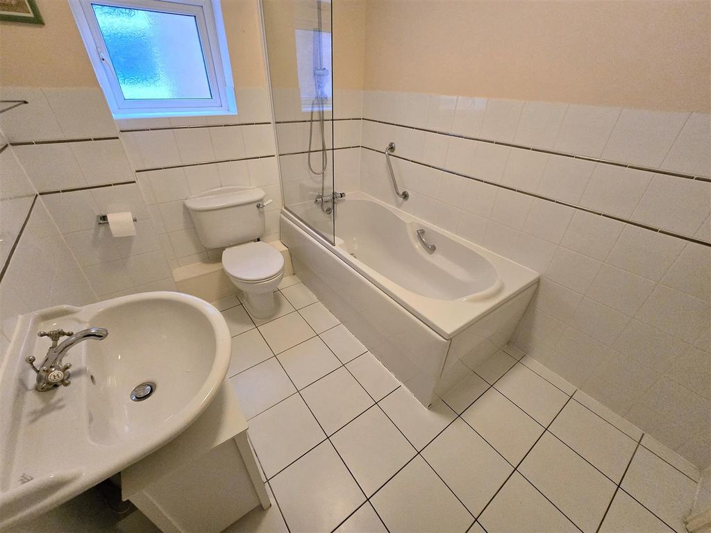 Additional image 9 of 2 bed flat for saleEsplanade Court, Great Yarmouth NR30