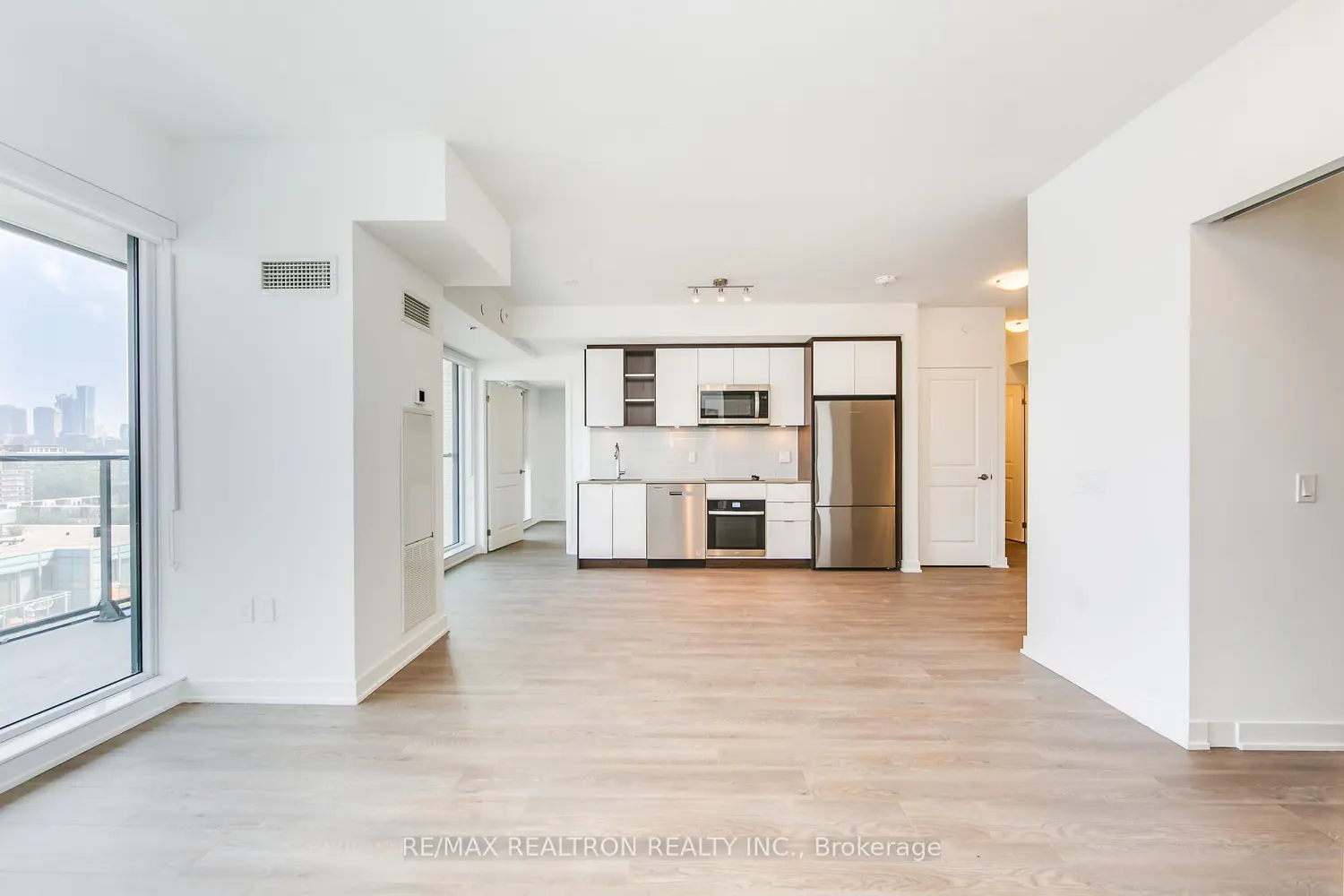 Additional image 4 of 543 Richmond Street 1402