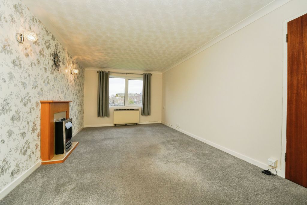 1 bed flat for saleSt. Marys Road, Evesham, Worcestershire WR11 photo 2