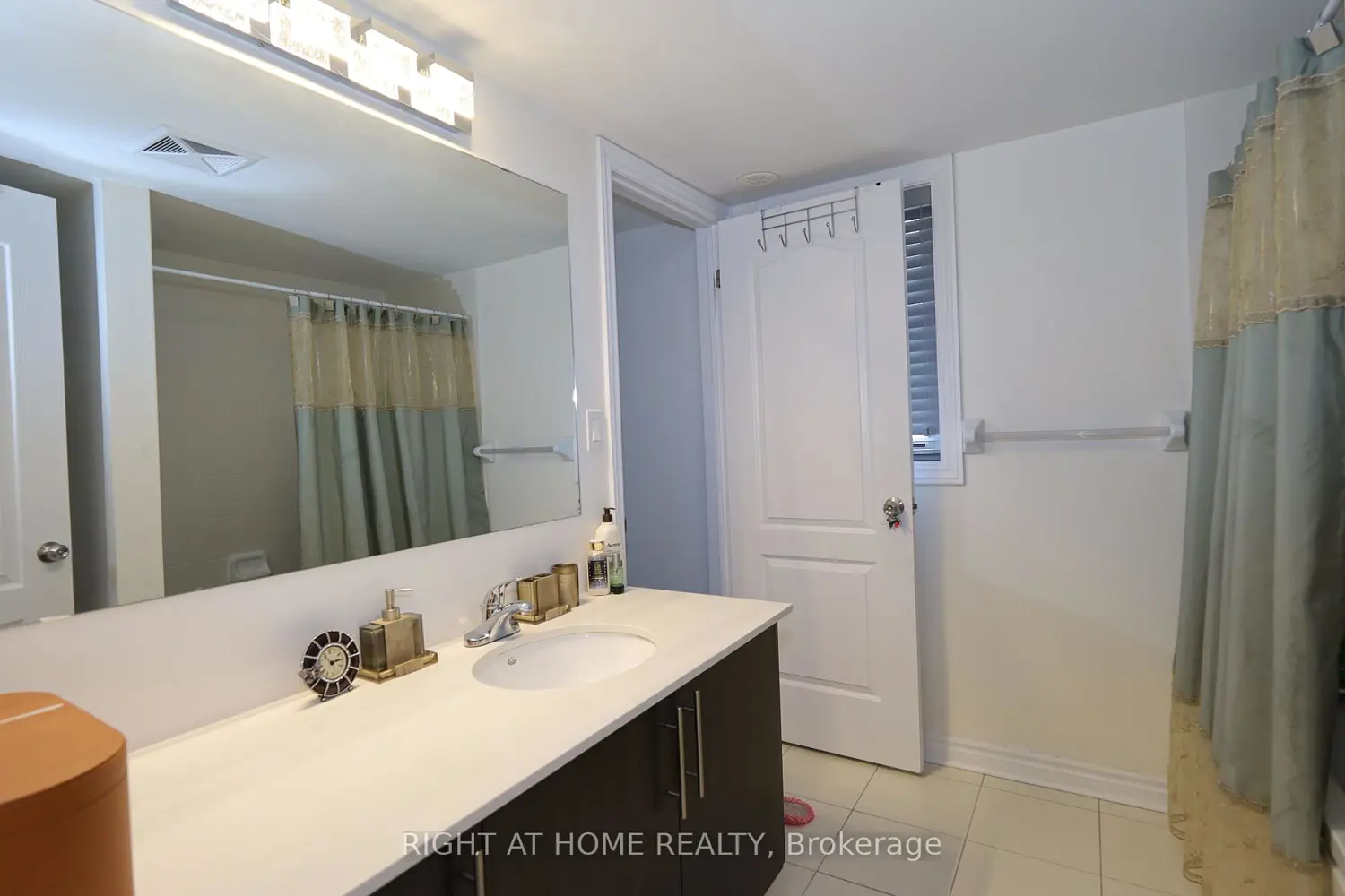 Additional image 9 of 1255 Bridletowne Circle 14
