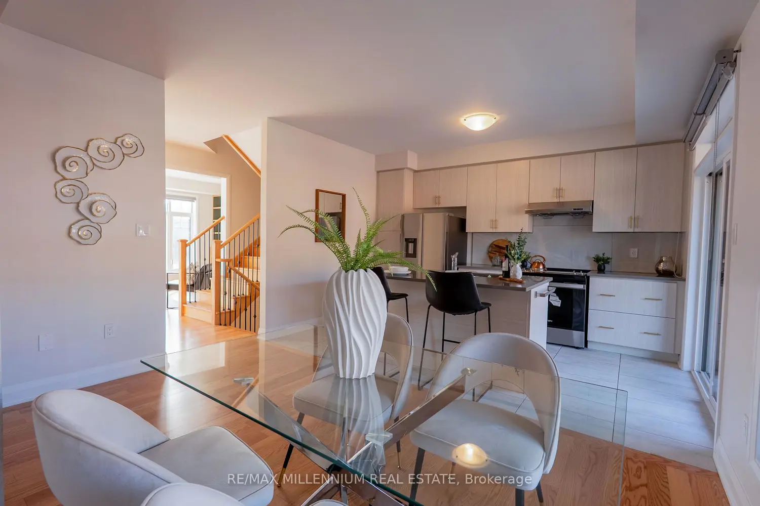 25 Lipscott Drive photo 3