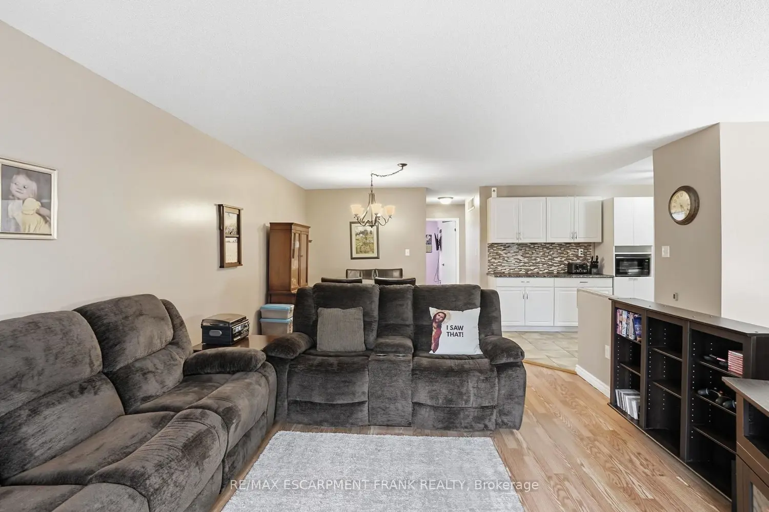 593 Grey Street photo 5