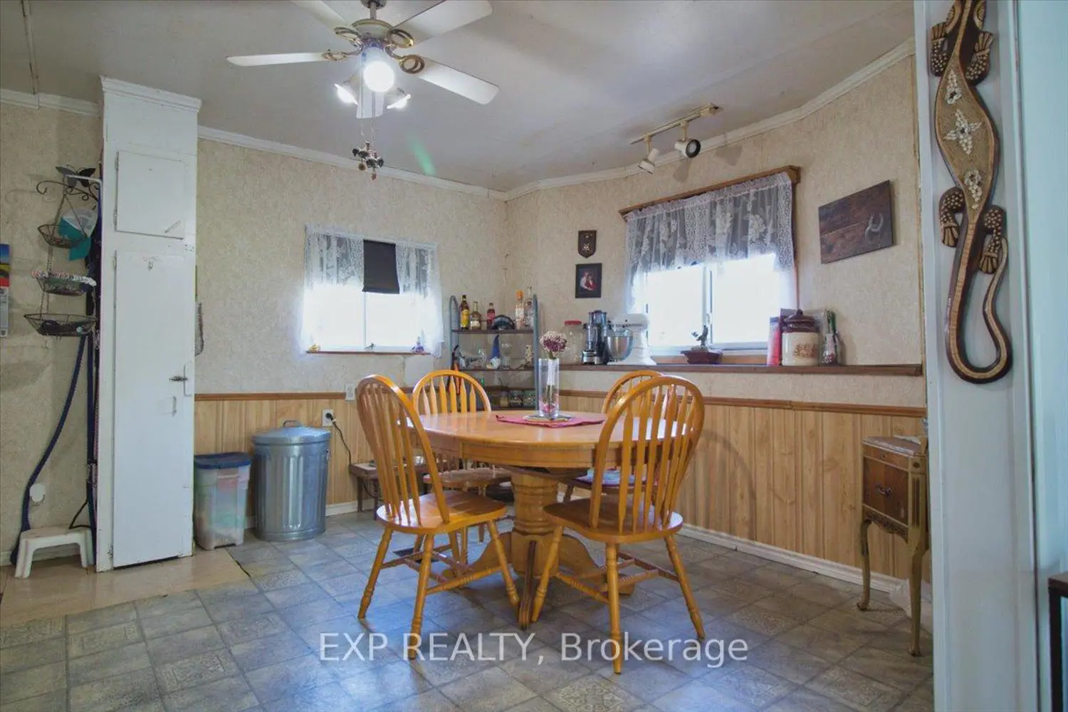 252 Queen Street photo 4