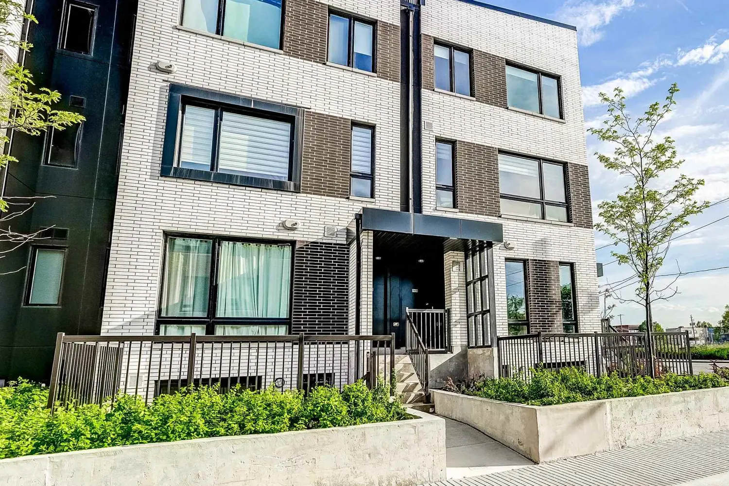 40 Ed Clark Gardens 16