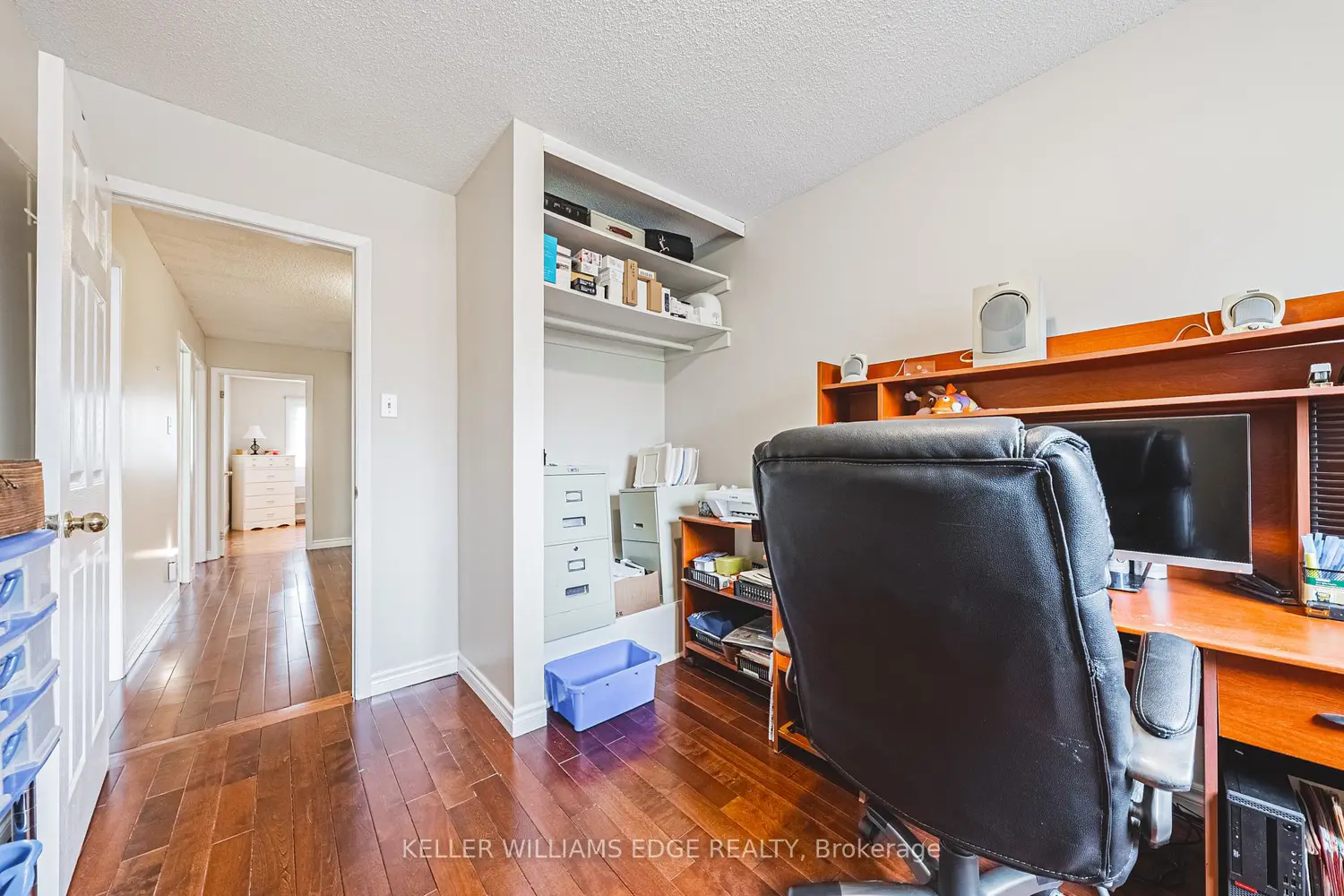 1576 Newlands Crescent 60 photo 4