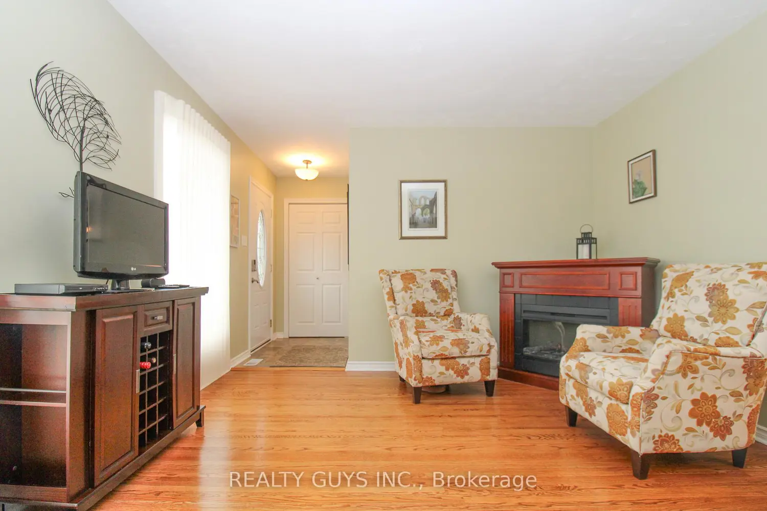 615 Saugeen Crescent photo 5