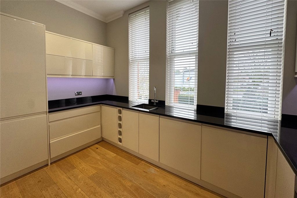 Additional image 6 of 2 bed flat for saleFarnborough Road, Farnborough, Hampshire GU14