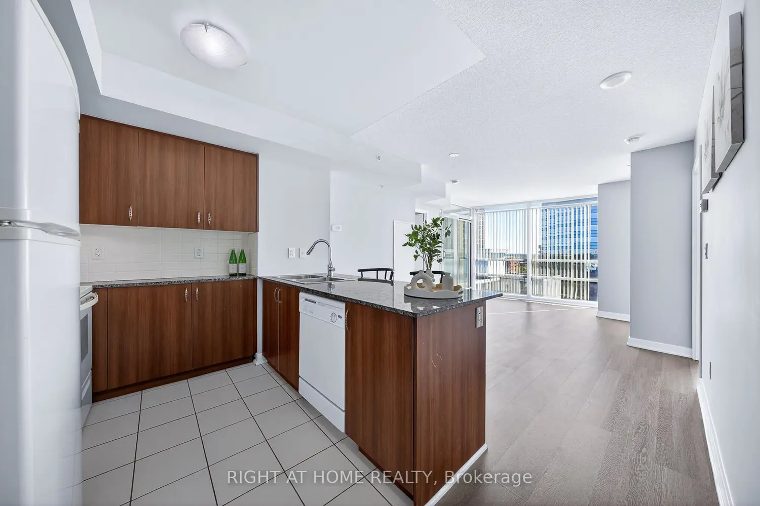 Additional image 3 of 5740 Yonge Street 1307