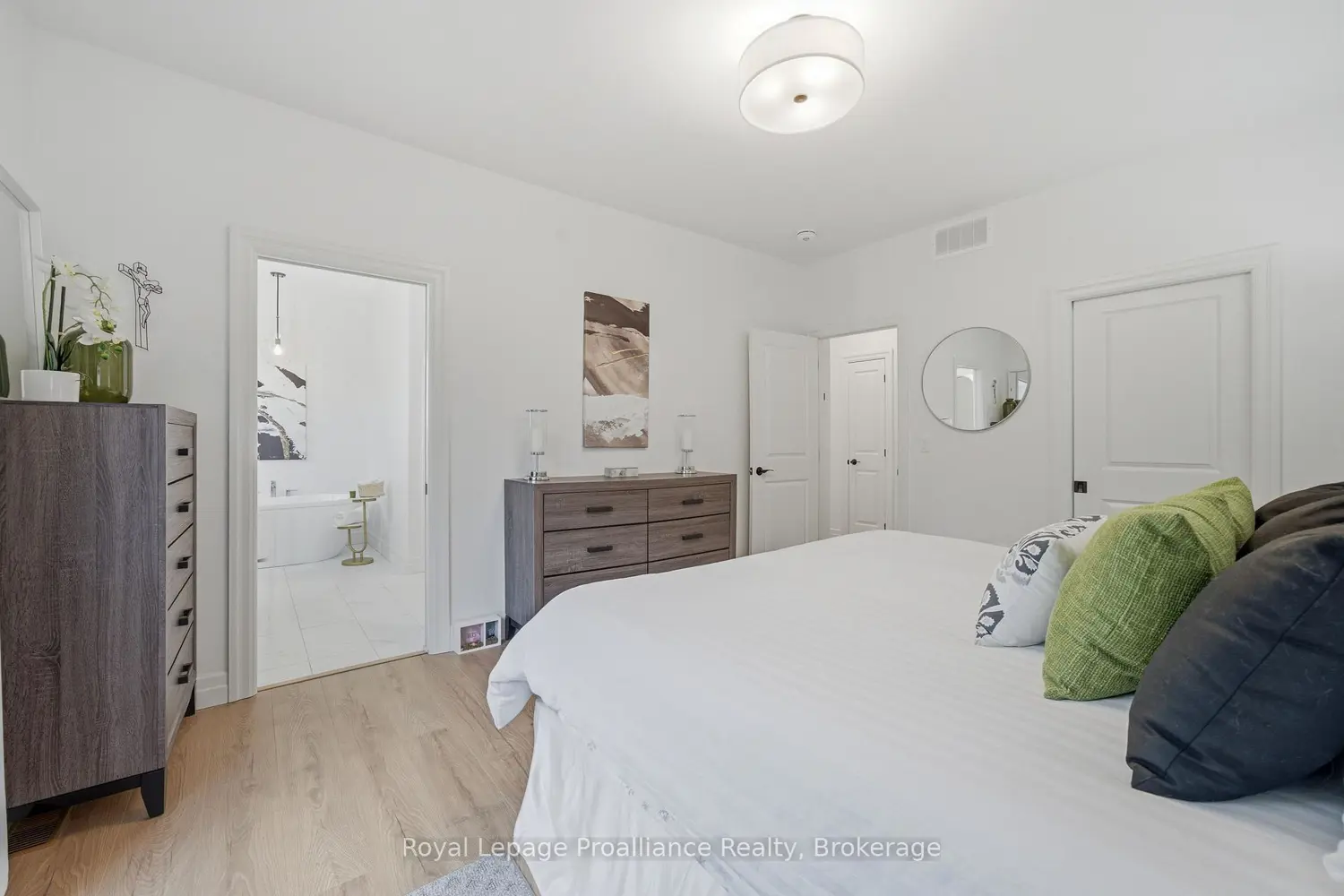 48 Deerview Drive photo 4