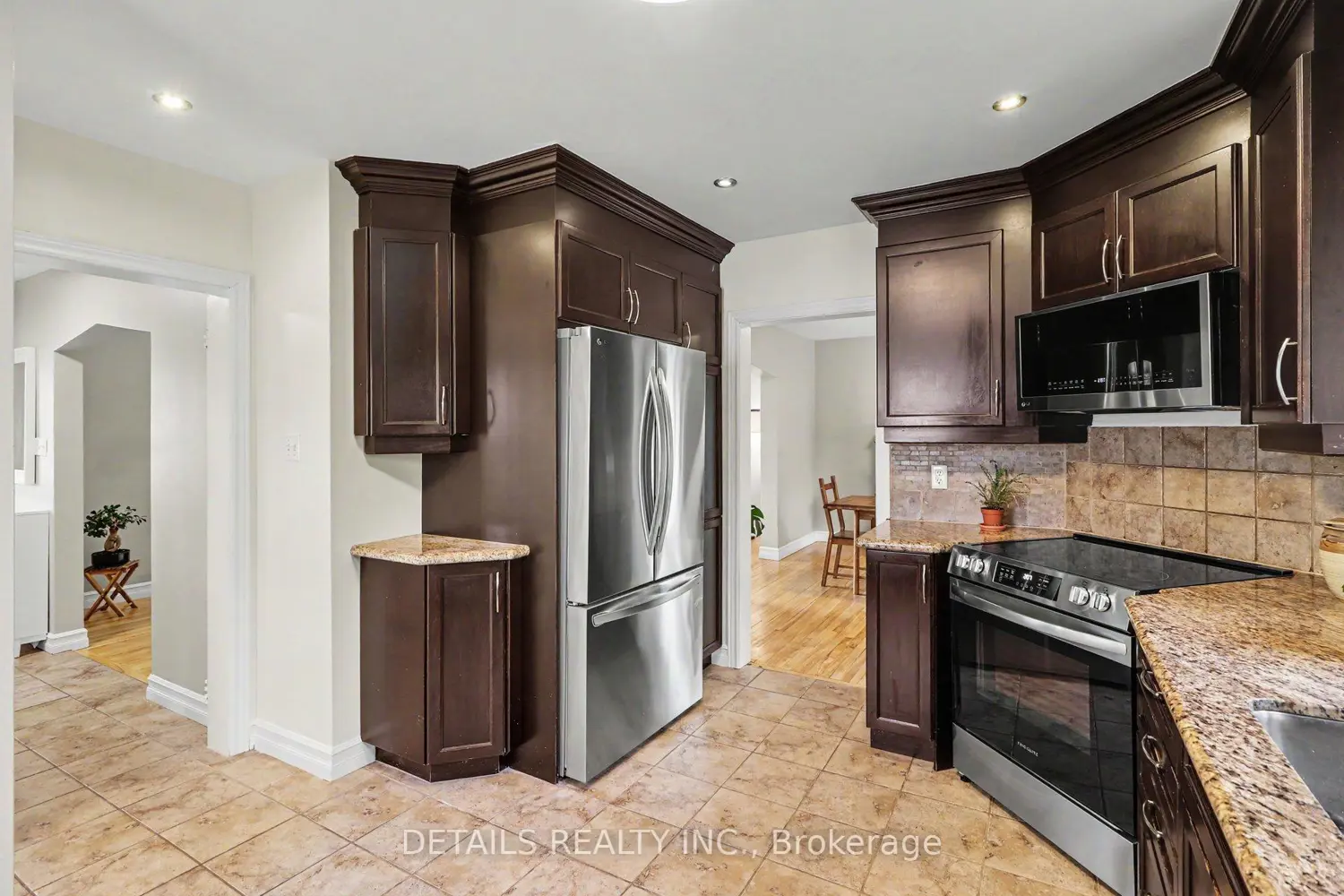 805 Smyth Road photo 5