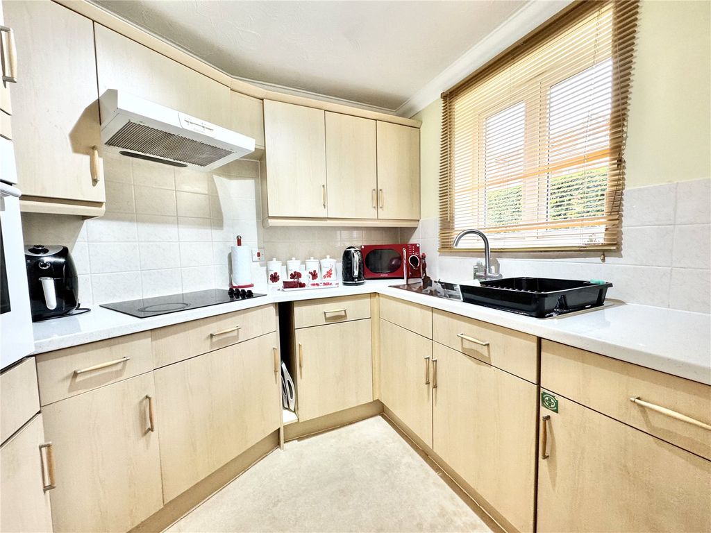 Additional image 3 of 1 bed flat for saleVictoria Road, Farnborough, Hampshire GU14