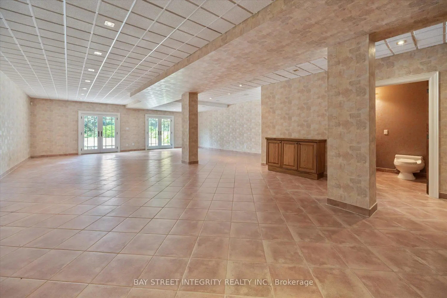 Additional image 10 of 12 Alm Court
