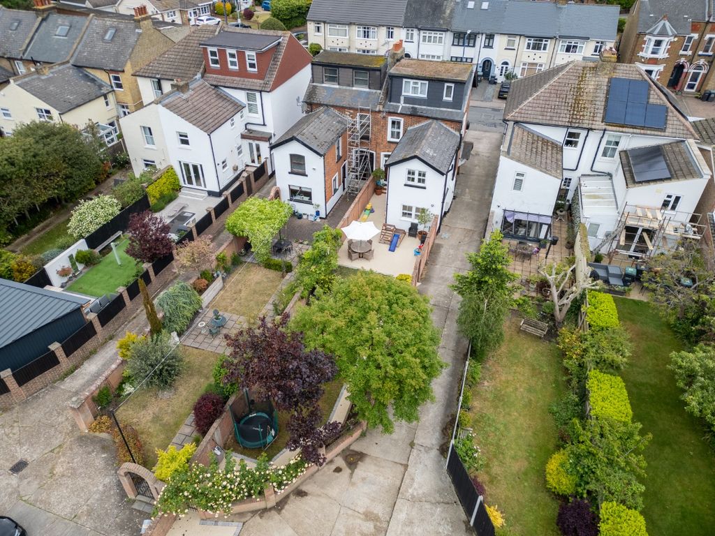Additional image 10 of 4 bed semi-detached house for saleWhitehill Road, Gravesend DA12