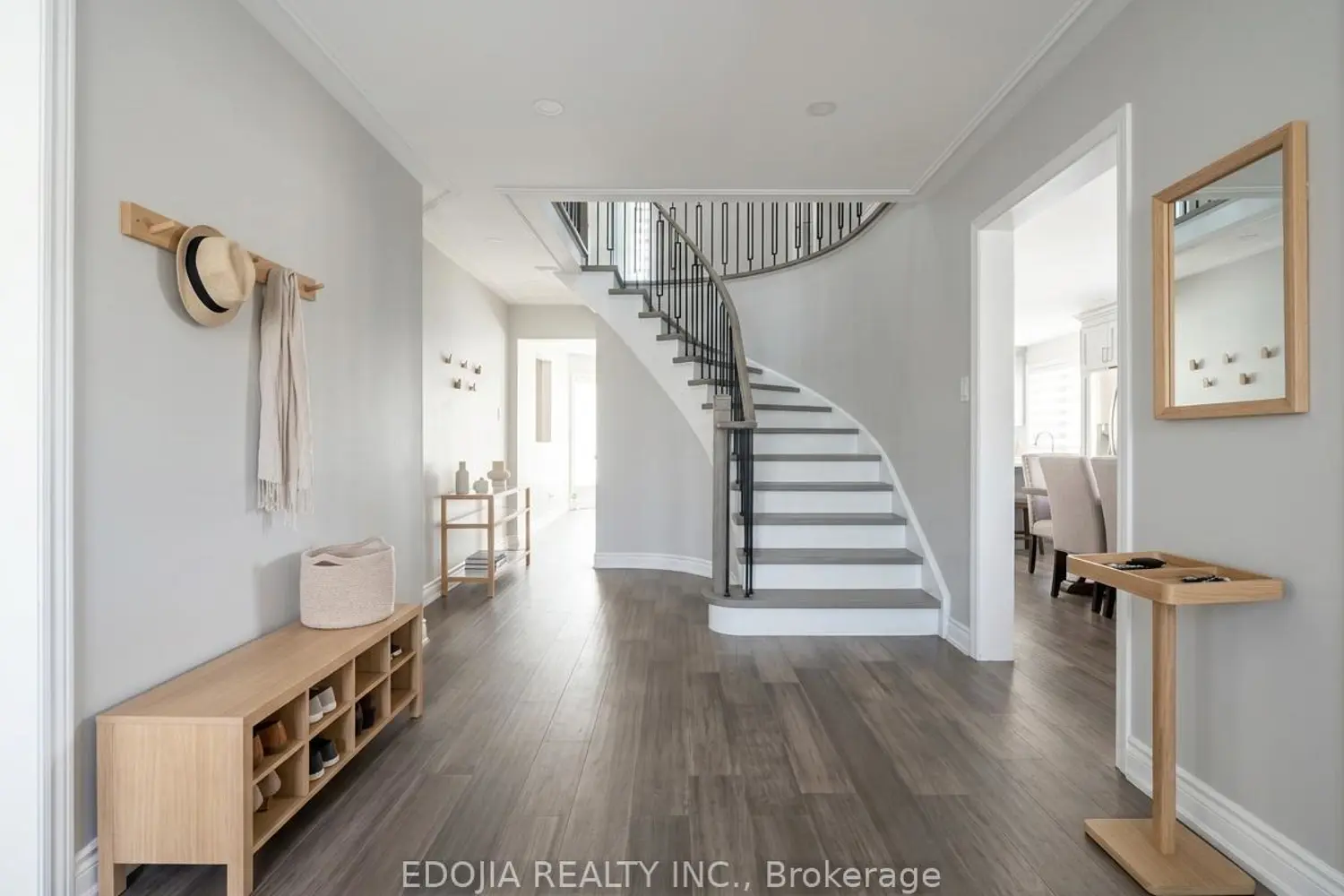136 Bristol Road photo 3
